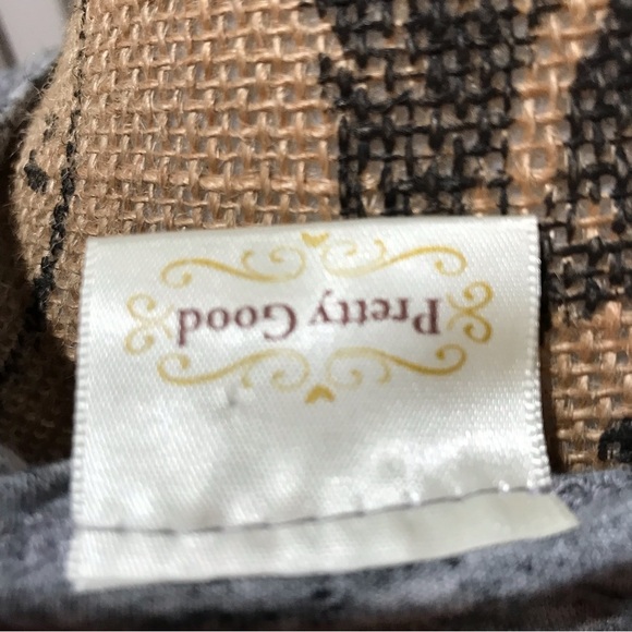 ▪️Tank with Flower Adornment - Picture 3 of 7